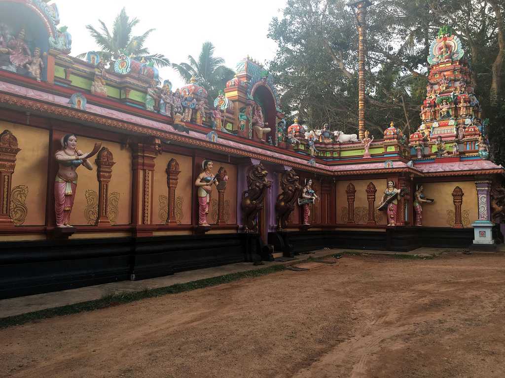 features of Aazhimala Siva Temple